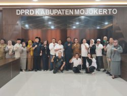 Gelombang Kritik Guncang DPRD Mojokerto, Gabungan LSM Desak Pembenahan Total Mutasi Kepala Sekolah dan Tata Niaga Seragam demi Selamatkan Dunia Pendidikan