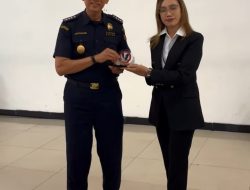 Dari Ruang Kuliah ke Garda Ekonomi Negeri, Bea Cukai Jatim I Sulap Kunjungan UPH Surabaya Jadi Pengalaman Membongkar Rahasia Perdagangan Global